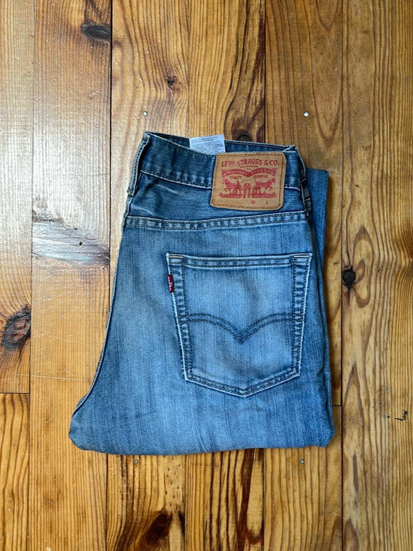 đź›’Jeans Levi's W32 L30đź›’