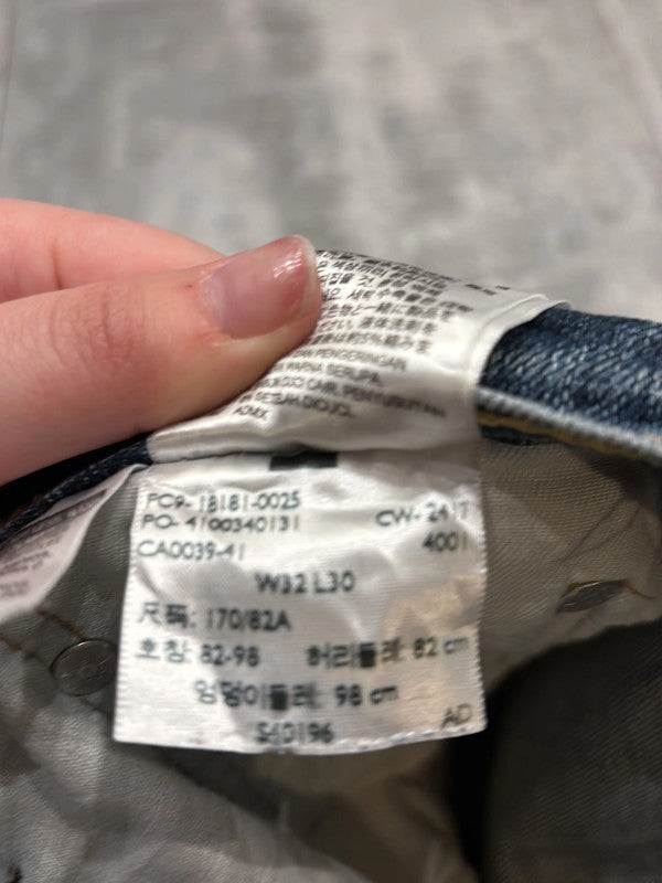 đź›’Short en jean Levi's 541 W32đź›’