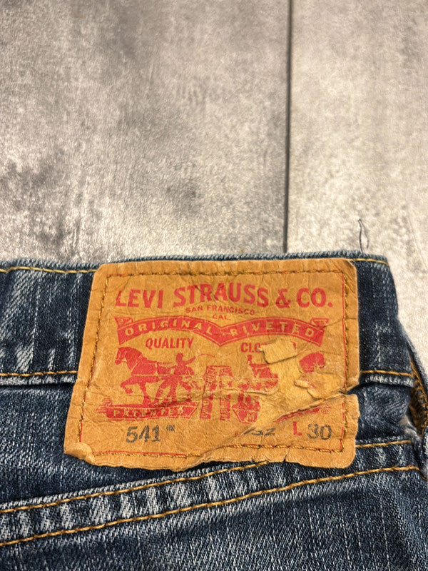 đź›’Short en jean Levi's 541 W32đź›’