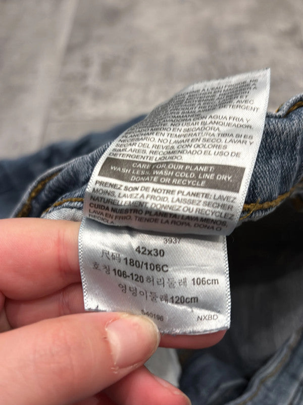 đź›’Short Levi's W42 đź›’