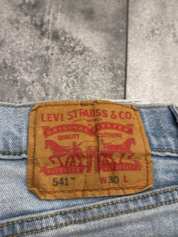 đź›’Short en jean Levi's 541 W30đź›’