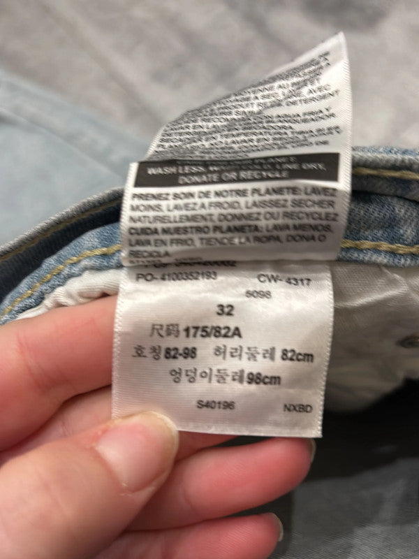 đź›’Short en jean Levi's W32đź›’