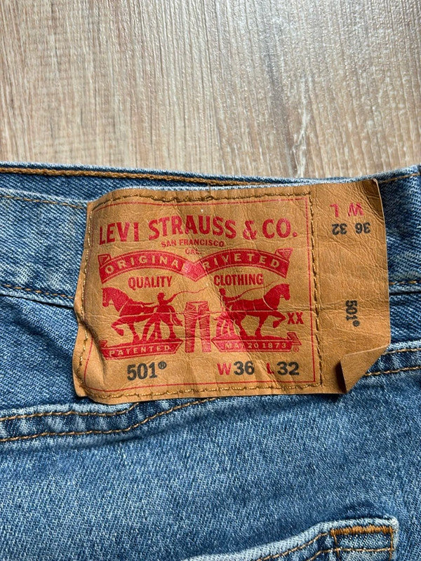 đź›’Short en jean Levi's 501 W36đź›’