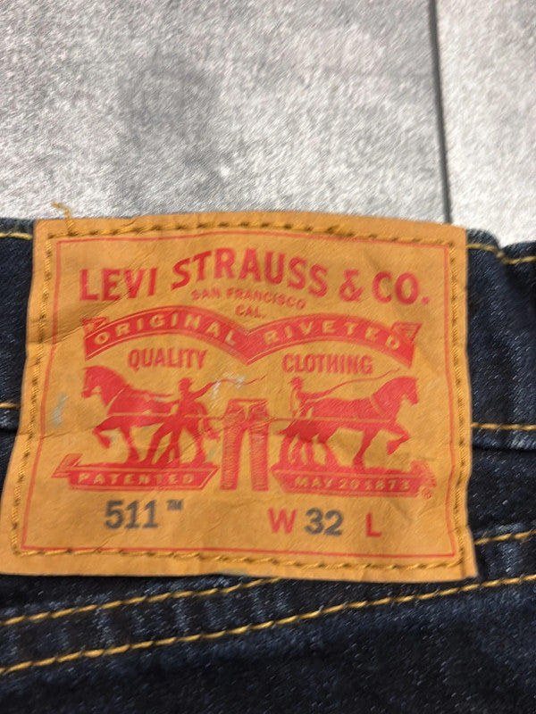 đź›’Short en jean Levi's 511 W32đź›’