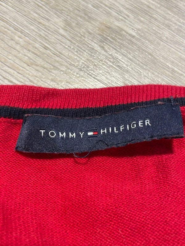đź›’Pull Tommy Hilfiger Rouge et Noir Taille Lđź›’