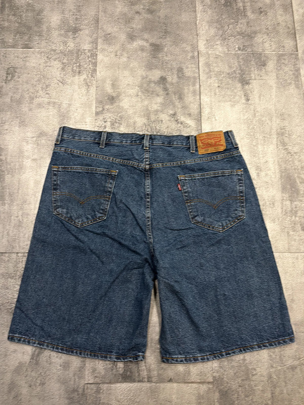 đź›’Short en jean Levi's 550 W42đź›’