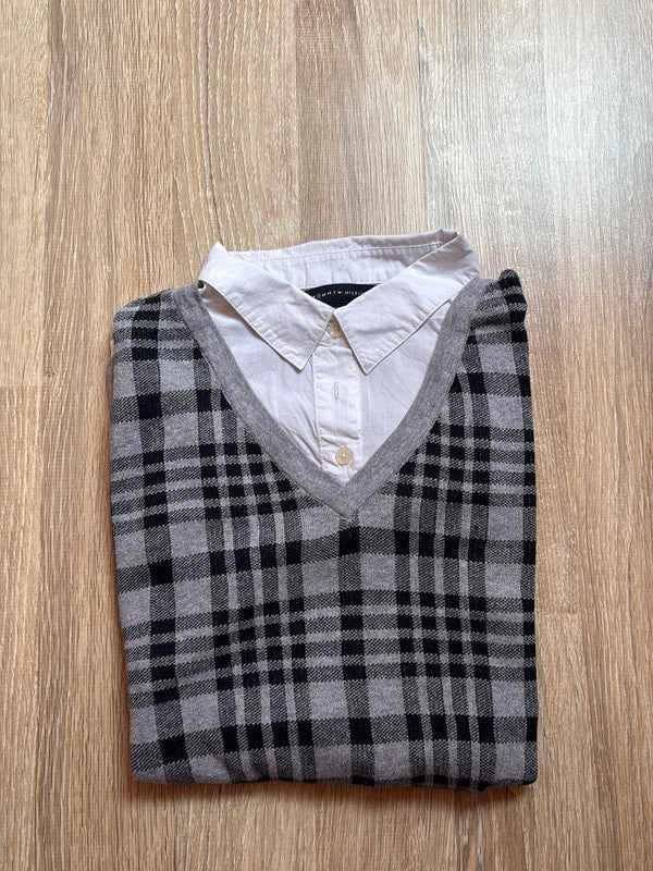 đź›’Pull sans manches gris et noir avec chemise blanche Tommy Hilfiger Sđź›’