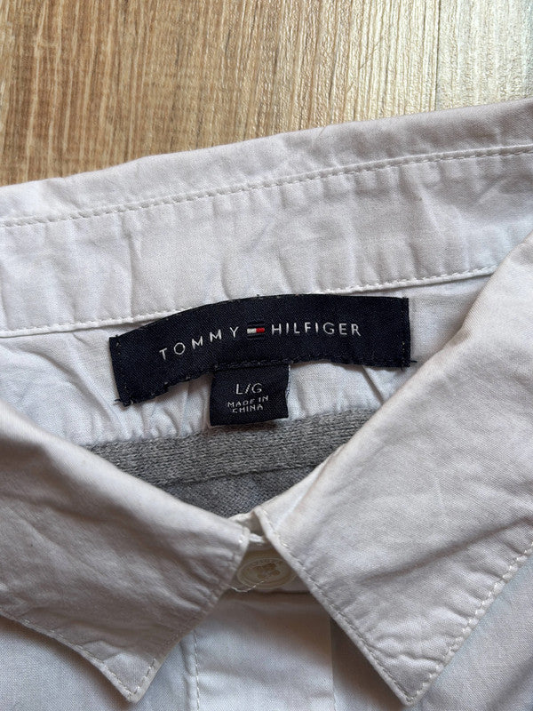 đź›’Pull sans manches gris et noir avec chemise blanche Tommy Hilfiger Sđź›’
