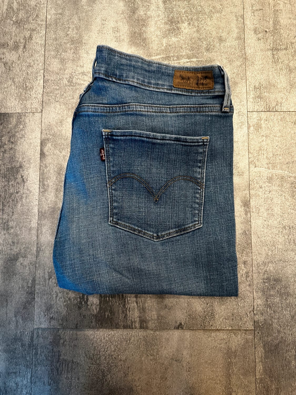 đź›’Jeans Levi's W33 L30đź›’
