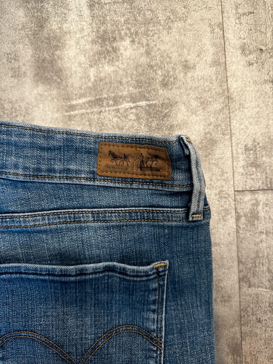 đź›’Jeans Levi's W33 L30đź›’