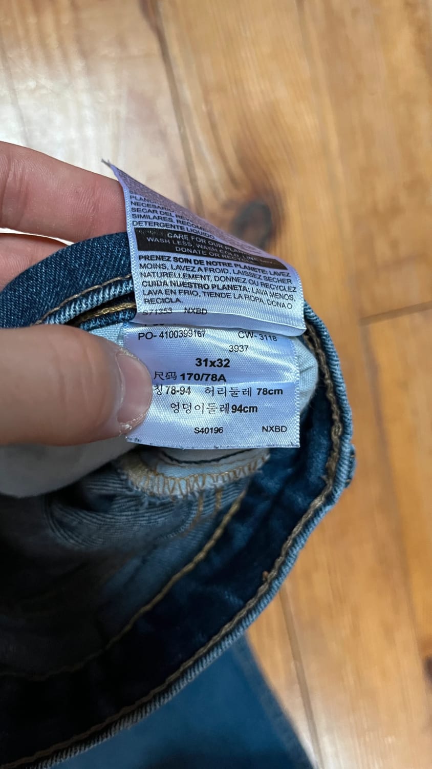 đź›’Jeans Levi's W31 L32đź›’