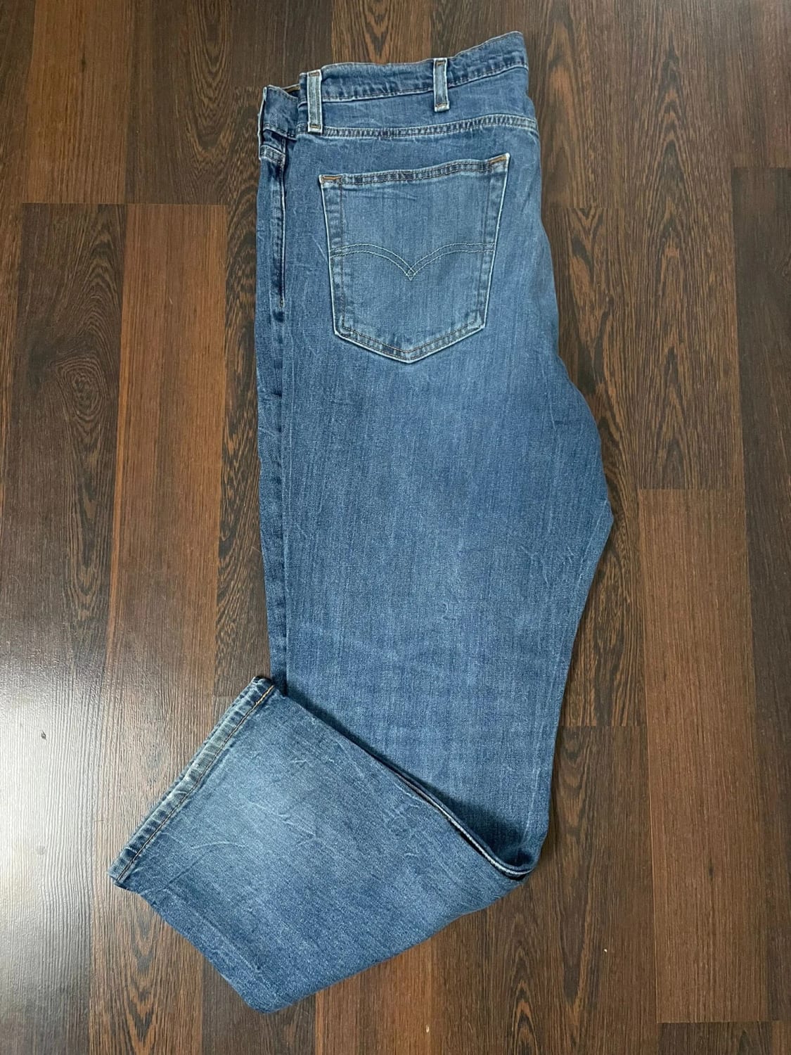 đź›’Jean Levi's W36 L30đź›’