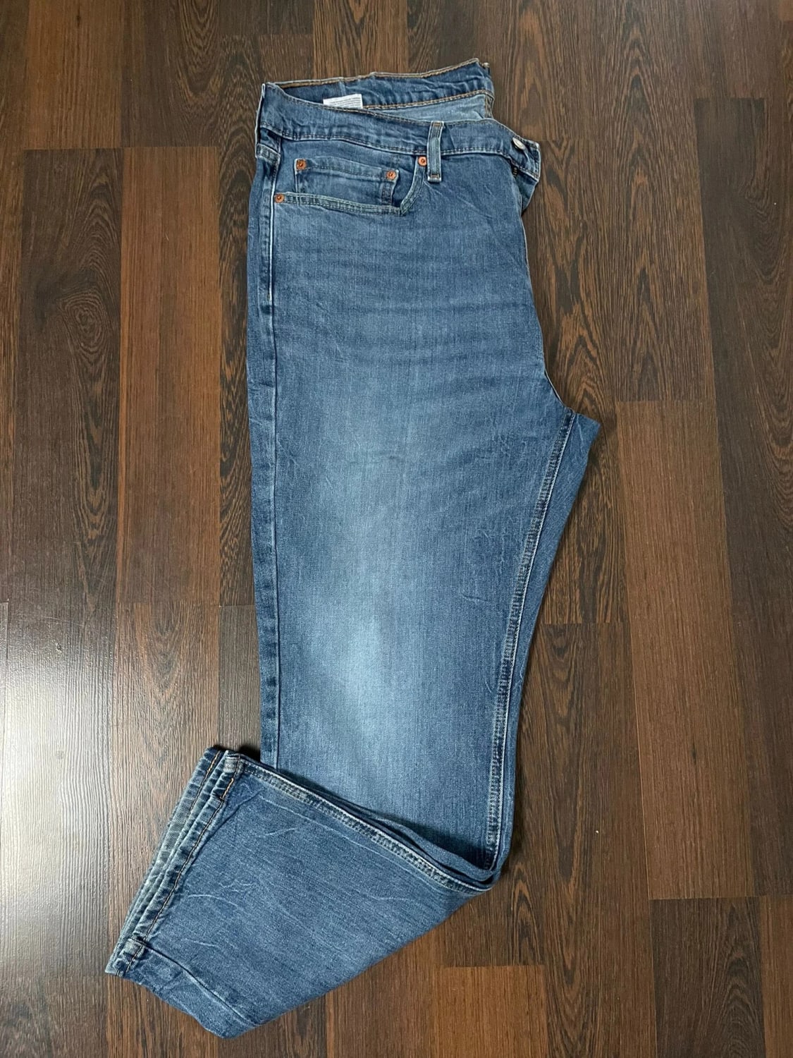 đź›’Jean Levi's W36 L30đź›’
