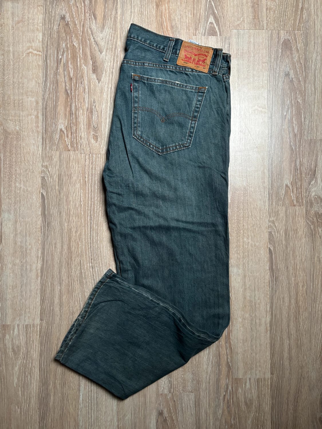 đź›’Jean Levi's 559 W40 L30đź›’