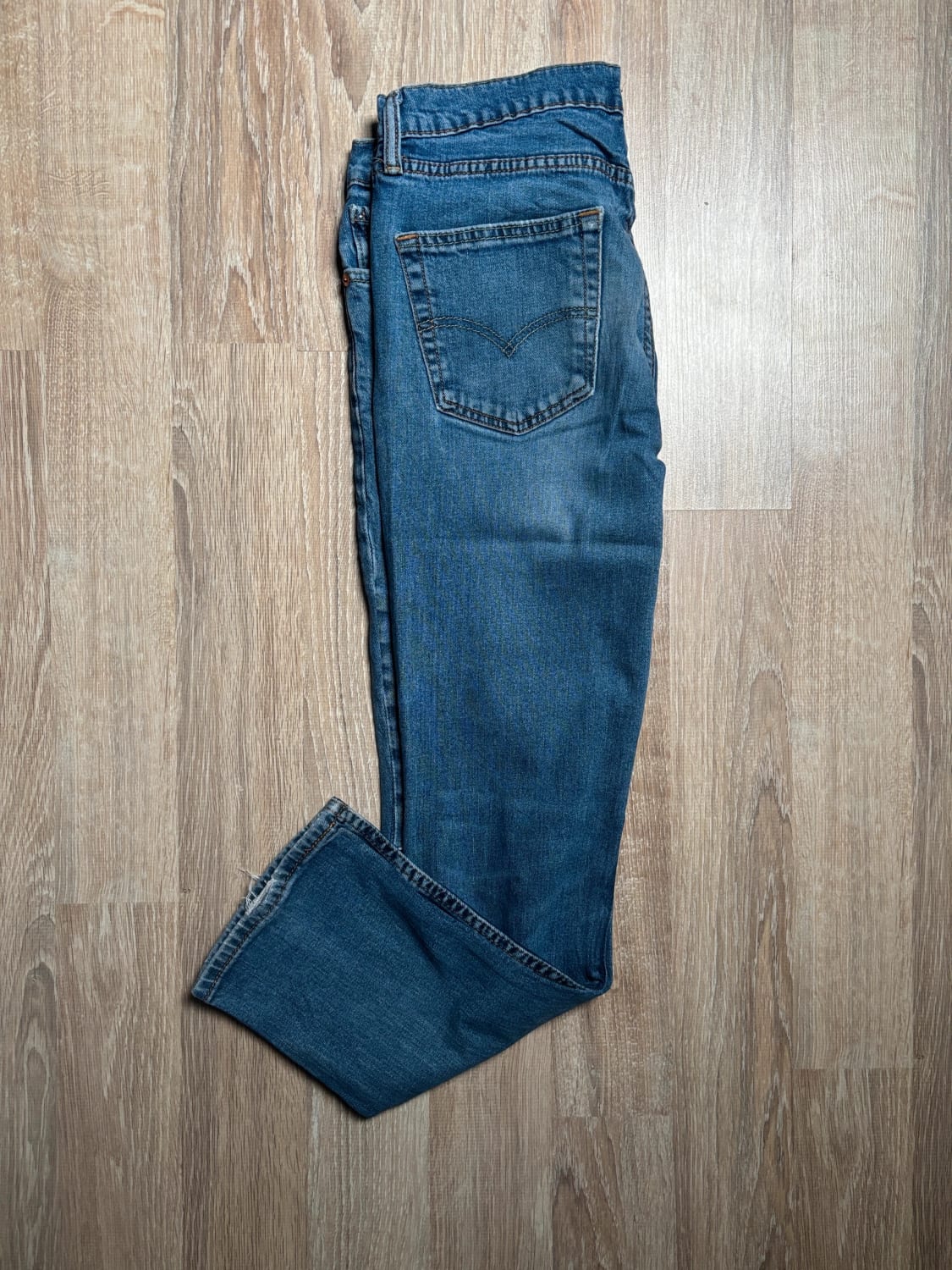 đź›’Jean Levi's W34 L29đź›’