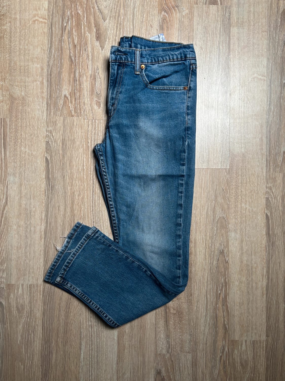 đź›’Jean Levi's W34 L29đź›’