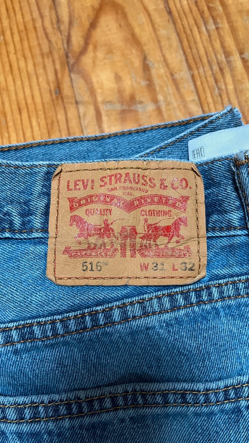 đź›’Jean Levi's 516 W31 L32đź›’