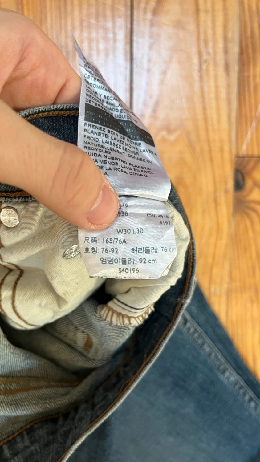 đź›’Jean Levi's W30 L30đź›’