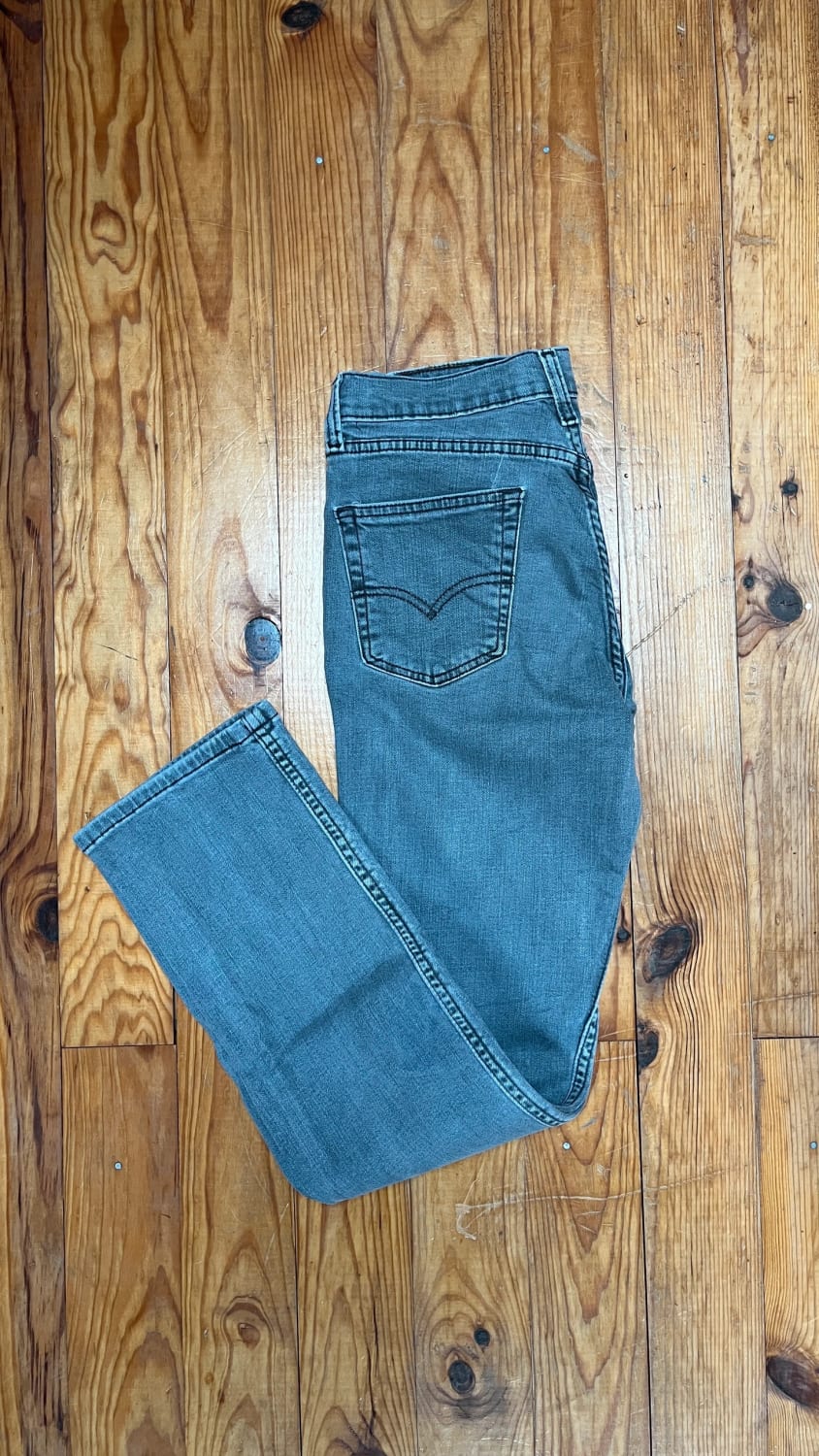 đź›’Jean Levi's 514 W29 L32đź›’