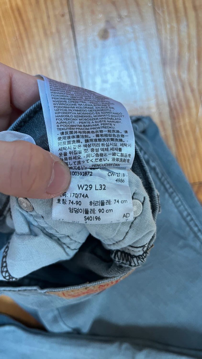 đź›’Jean Levi's 514 W29 L32đź›’