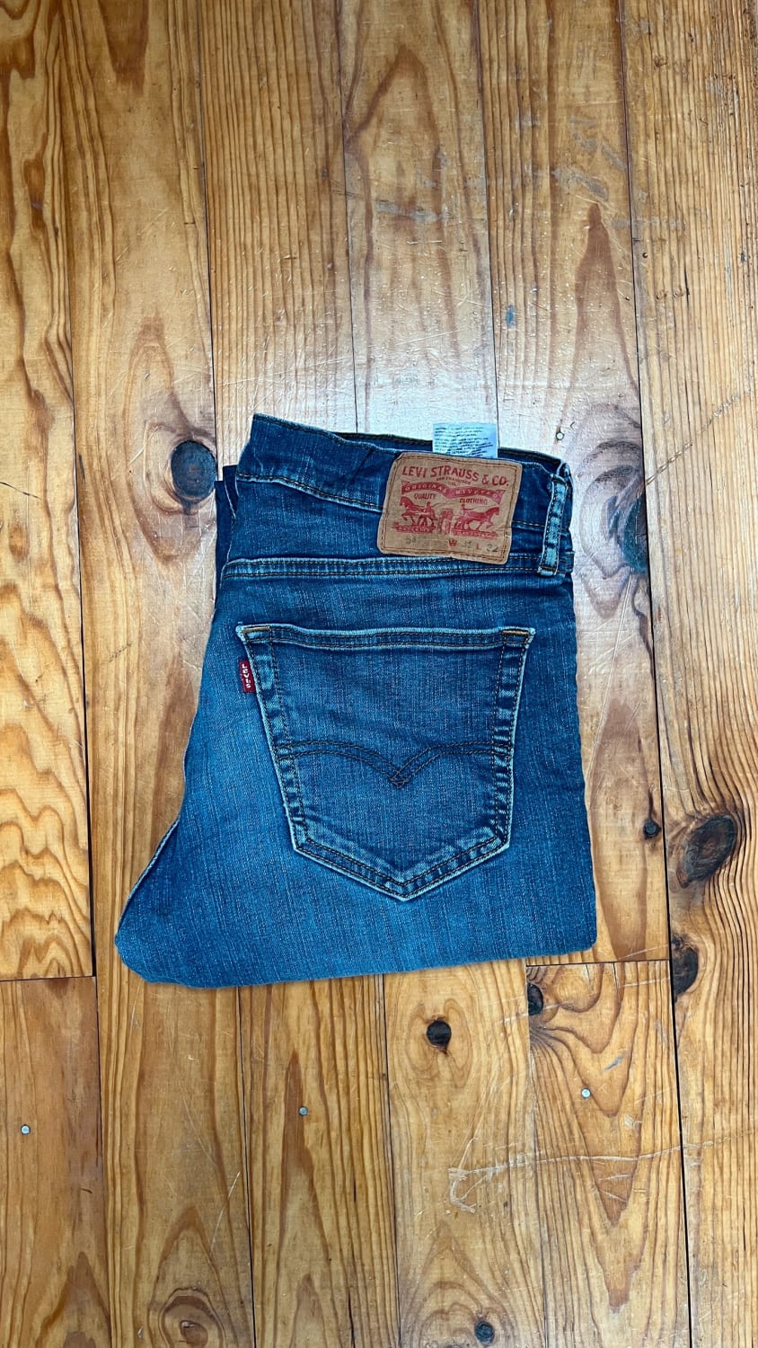 đź›’Jean Levi's 541 W31 L32đź›’