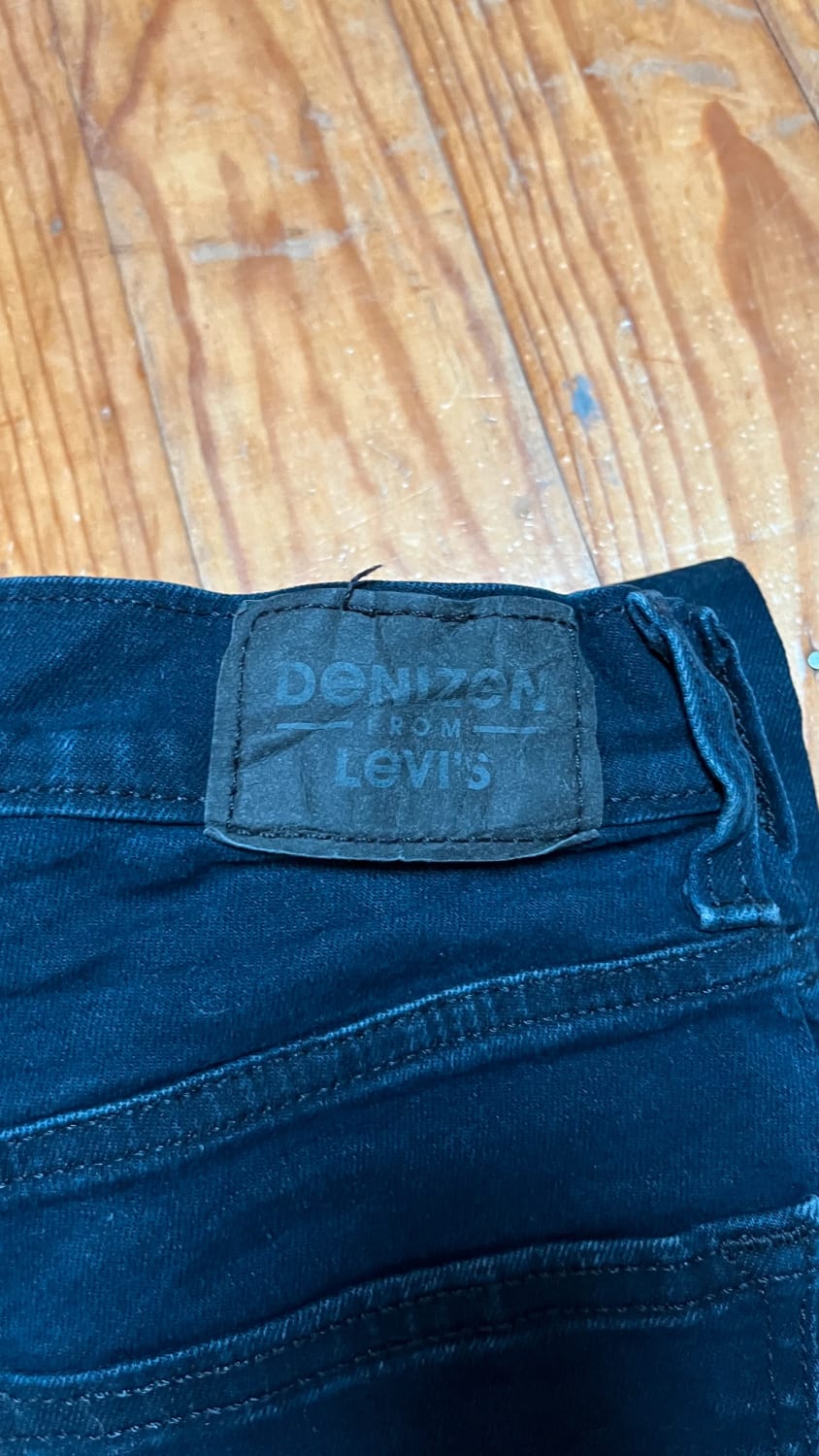 đź›’Jean Levi's W29 L32đź›’