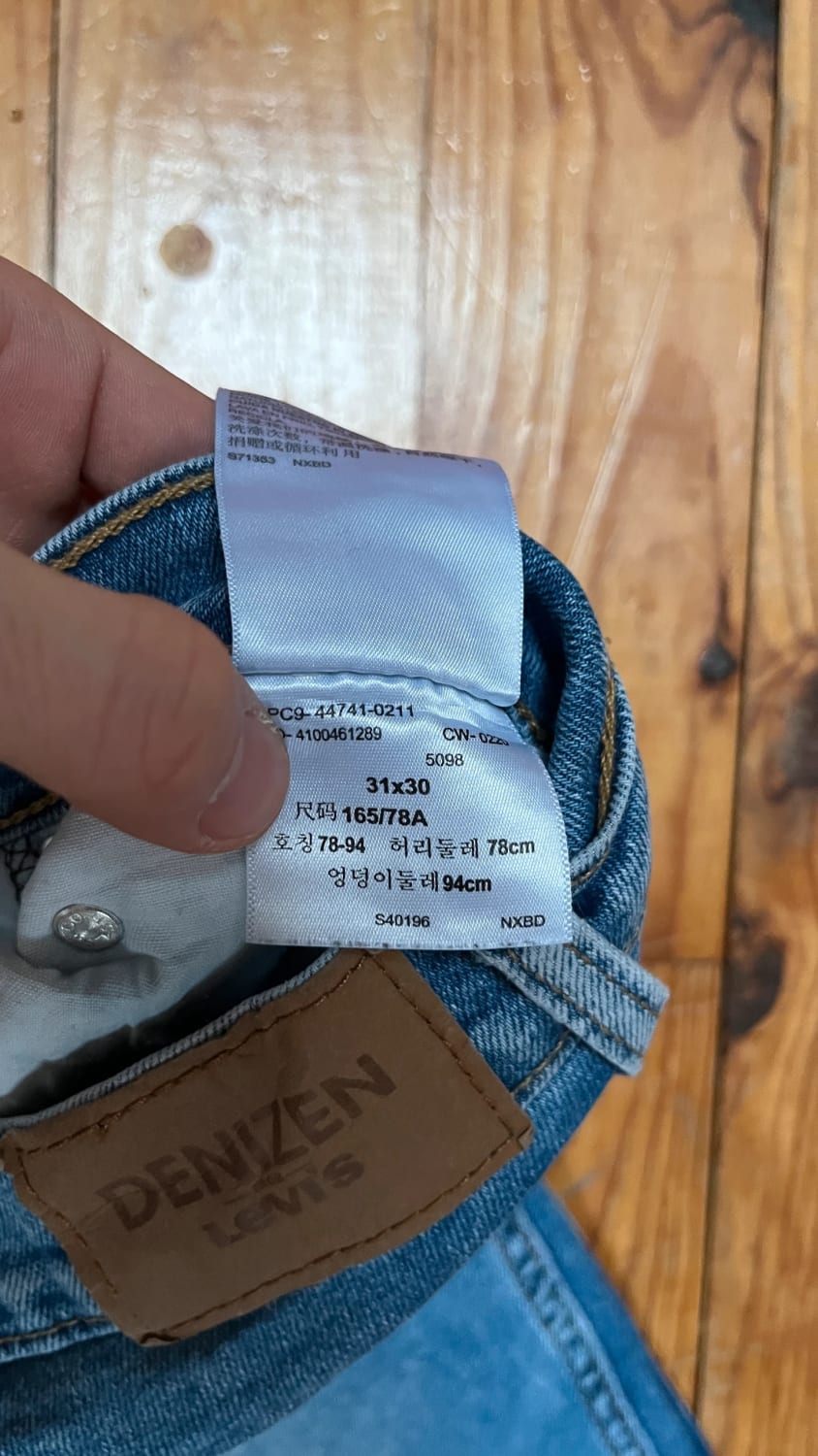 đź›’Jean Levi's W31 L30đź›’