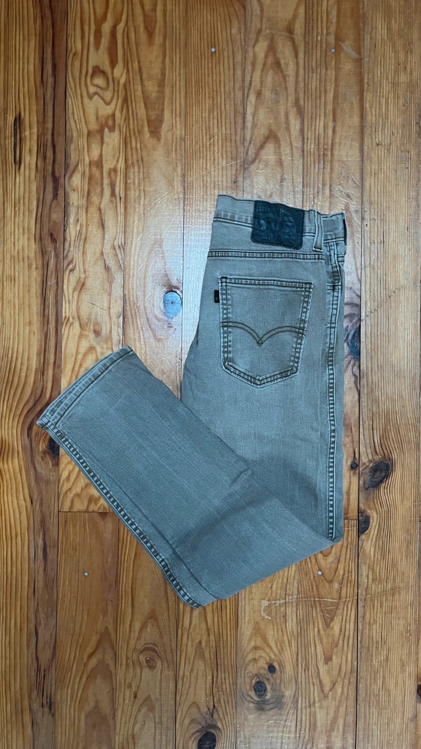 đź›’Jean Levi's W29 L32đź›’