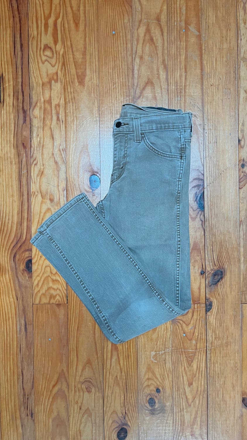 đź›’Jean Levi's W29 L32đź›’