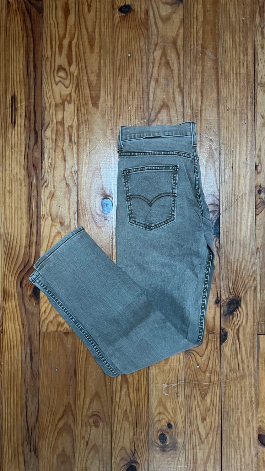 đź›’Jean Levi's W29 L32đź›’