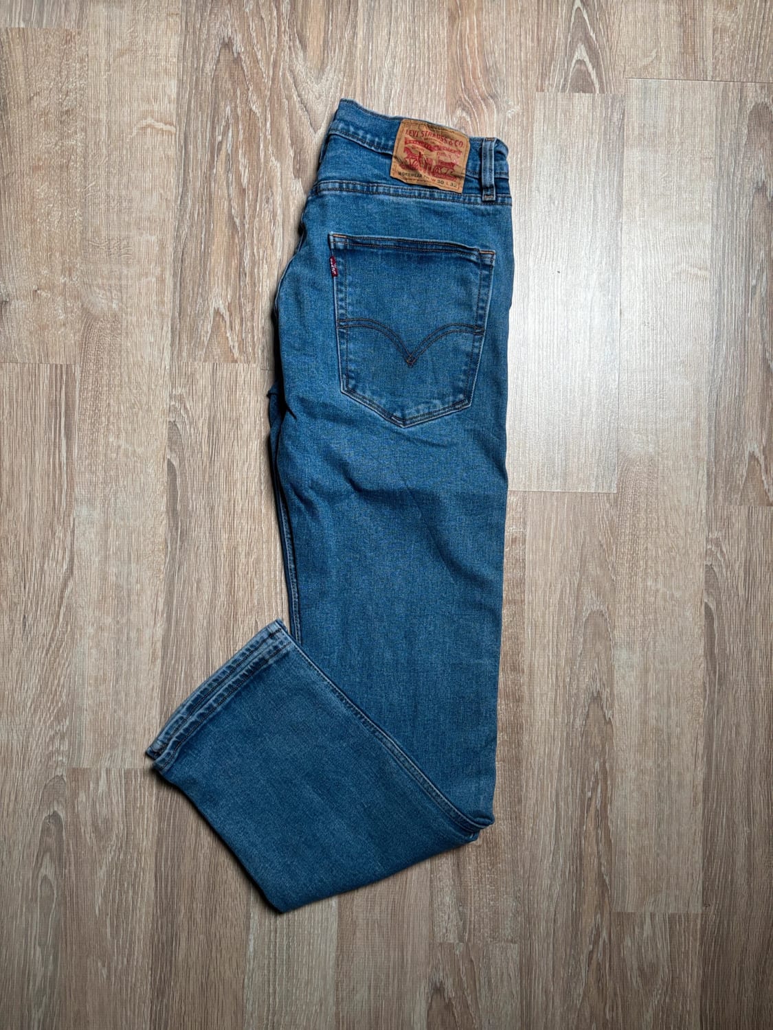 đź›’Jean Levi's W30 L32đź›’