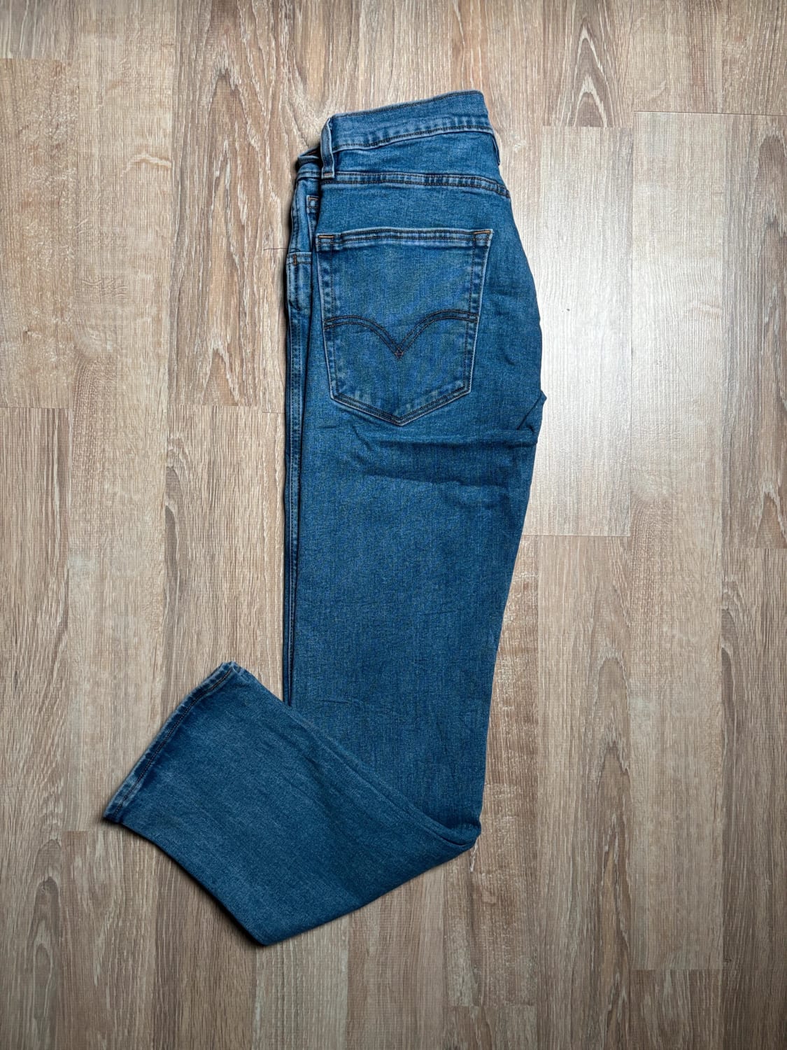 đź›’Jean Levi's W30 L32đź›’
