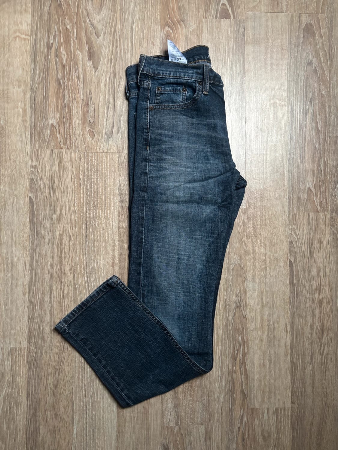 đź›’Jean Levi's W29 L30đź›’