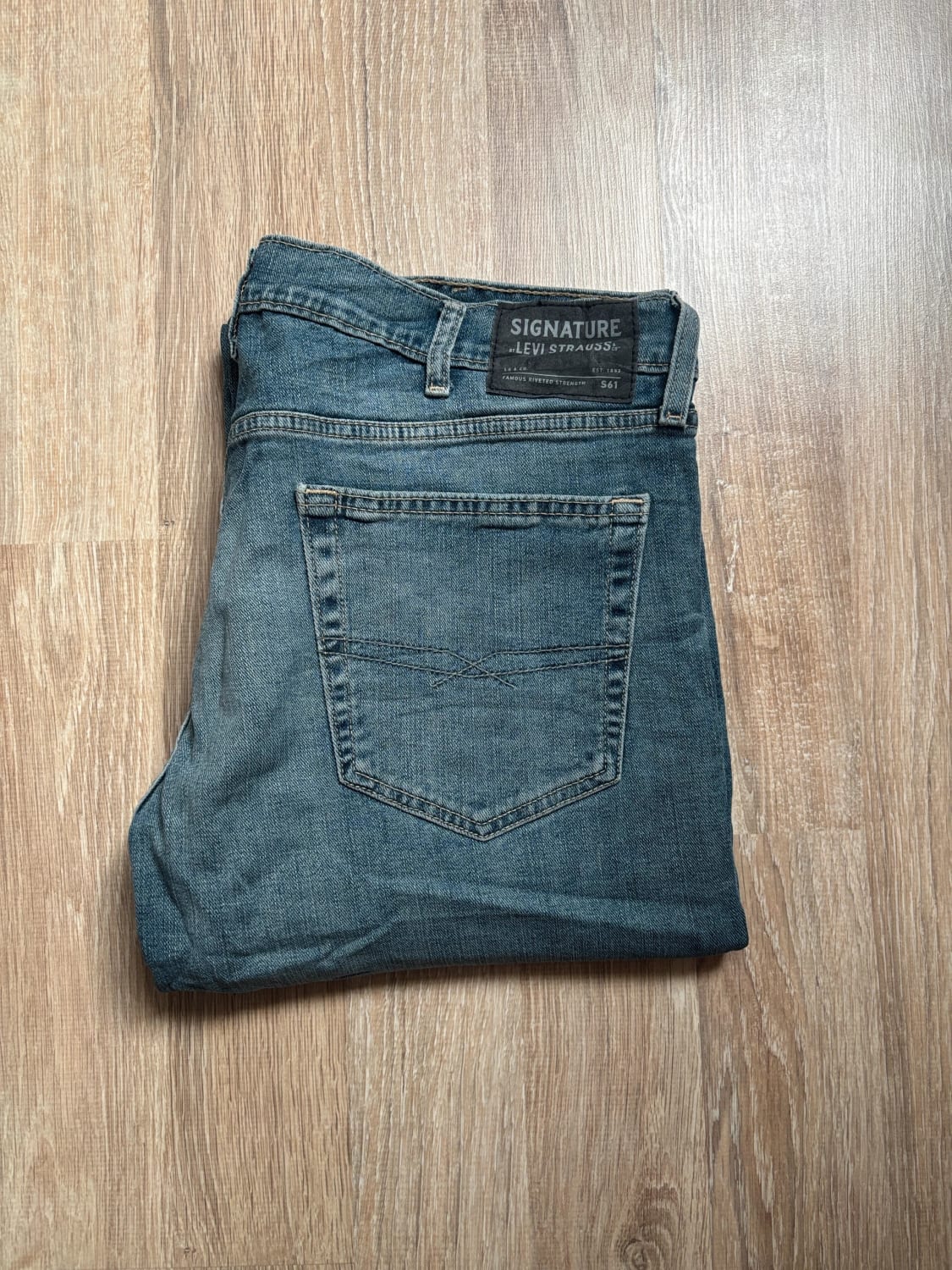 đź›’Jean Levi's W38 L30đź›’