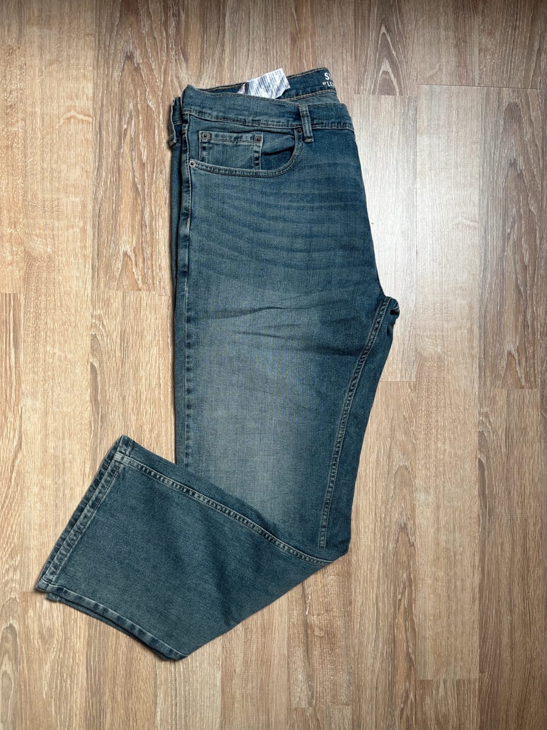 đź›’Jean Levi's W38 L30đź›’