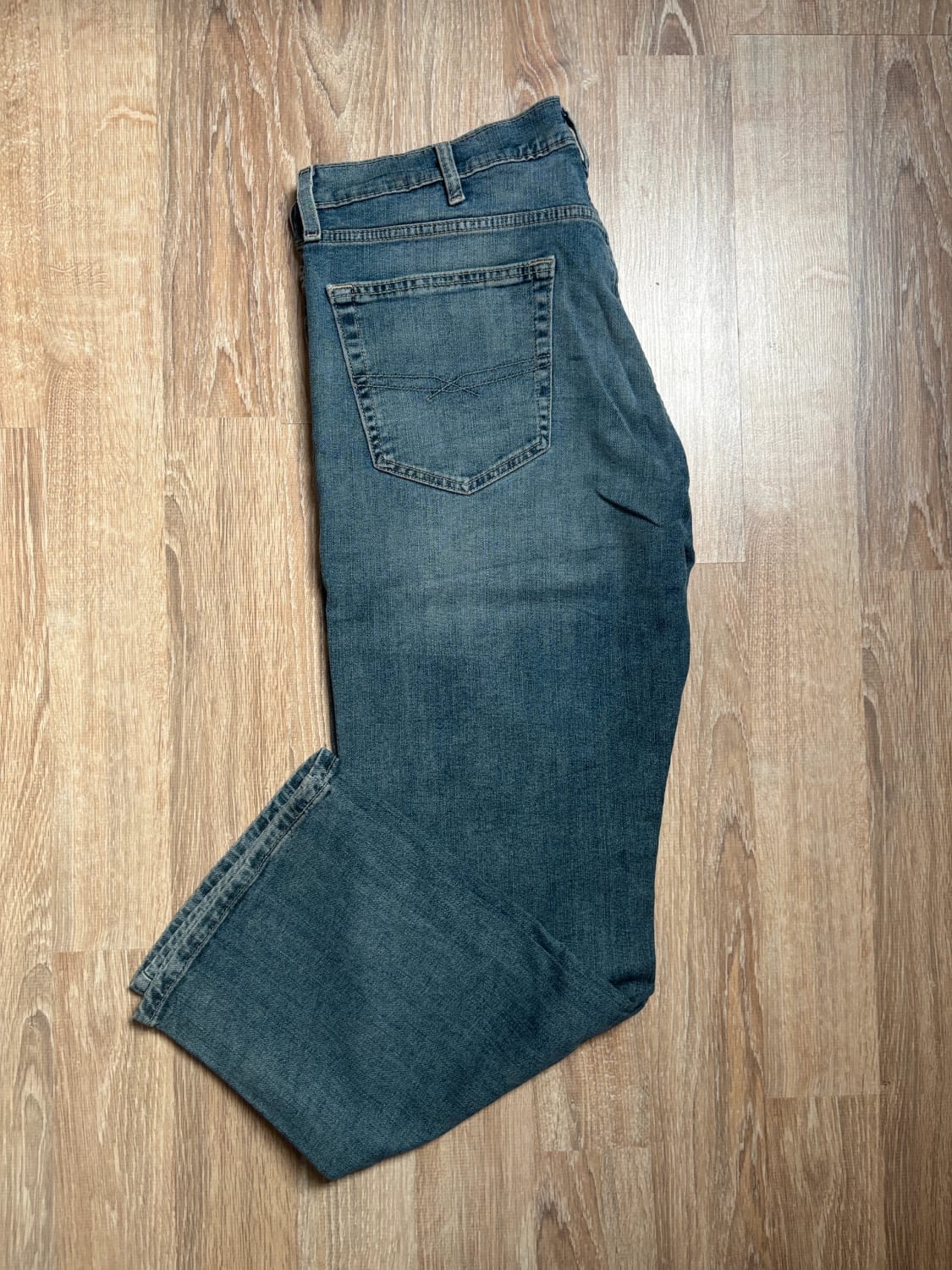 đź›’Jean Levi's W38 L30đź›’