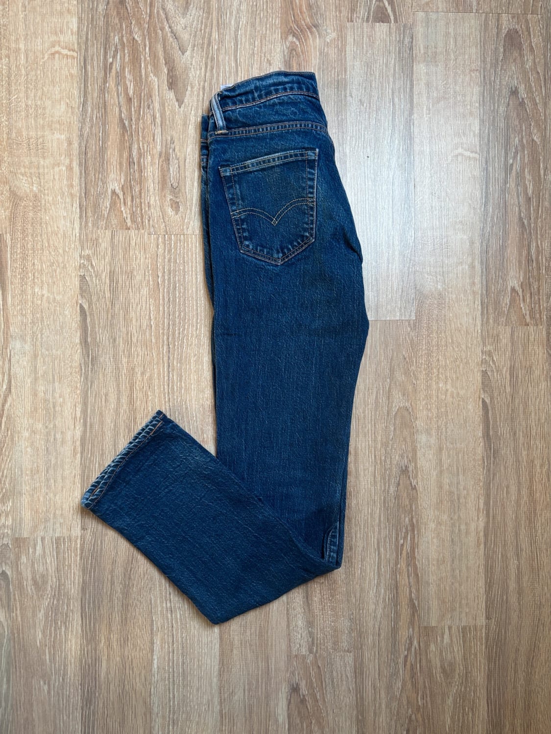đź›’Jean Levi's W28 L32đź›’