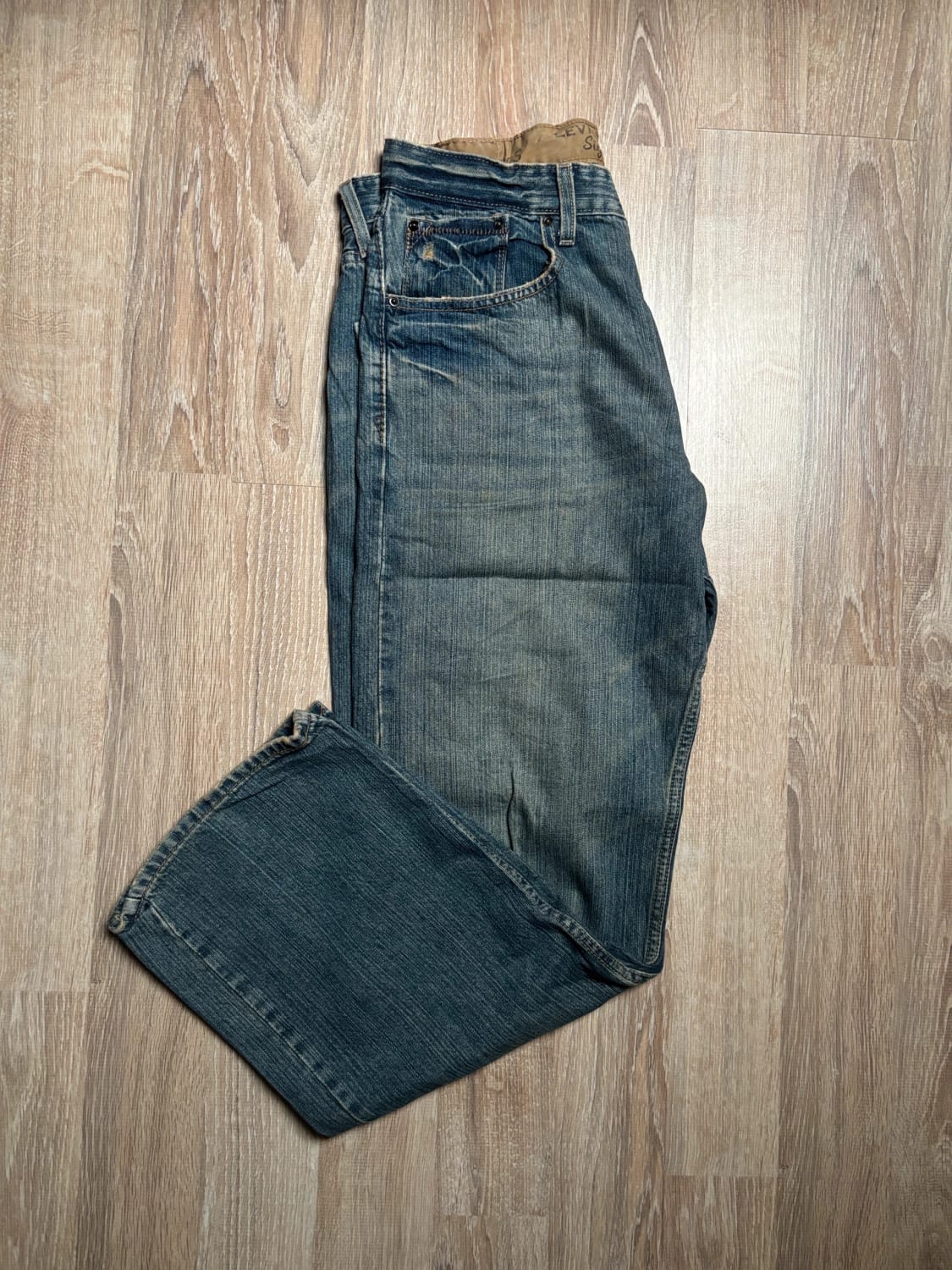 đź›’Jean Levi's W34 L32đź›’