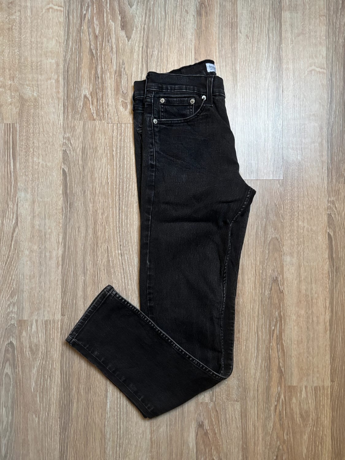 đź›’Jean Levi's W29 L30đź›’