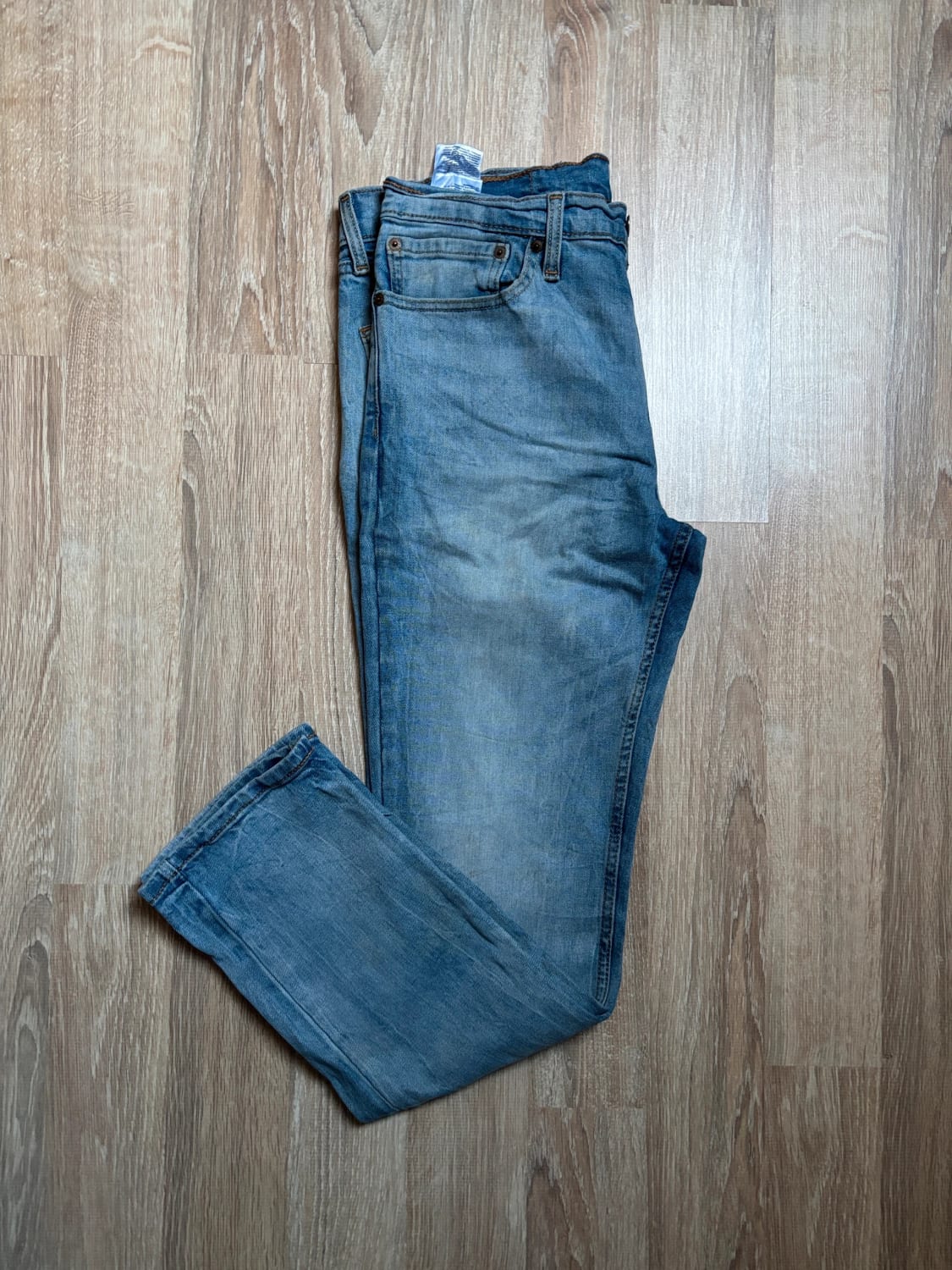 đź›’Jean Levi's W34 L30đź›’