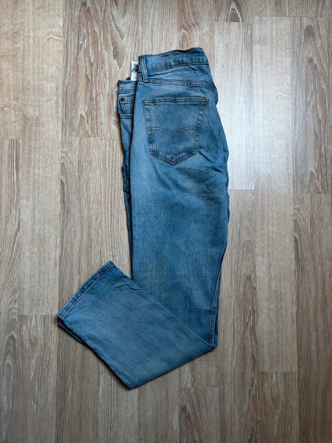 đź›’Jean Levi's W34 L30đź›’