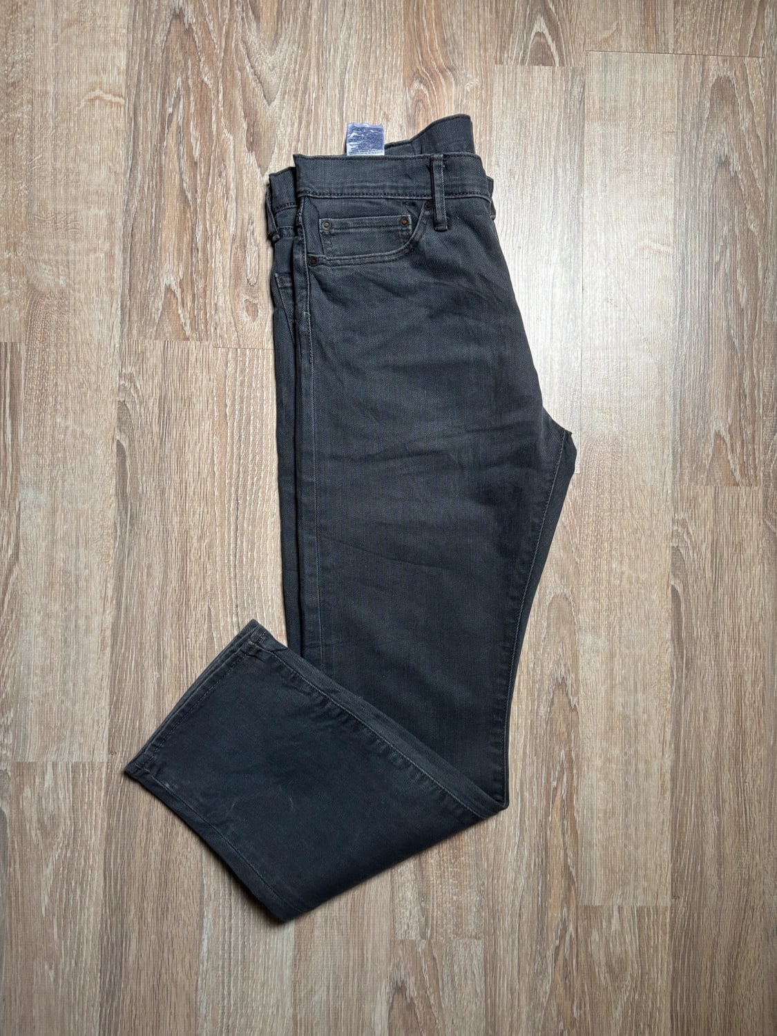 đź›’Jean Levi's W34 L30đź›’