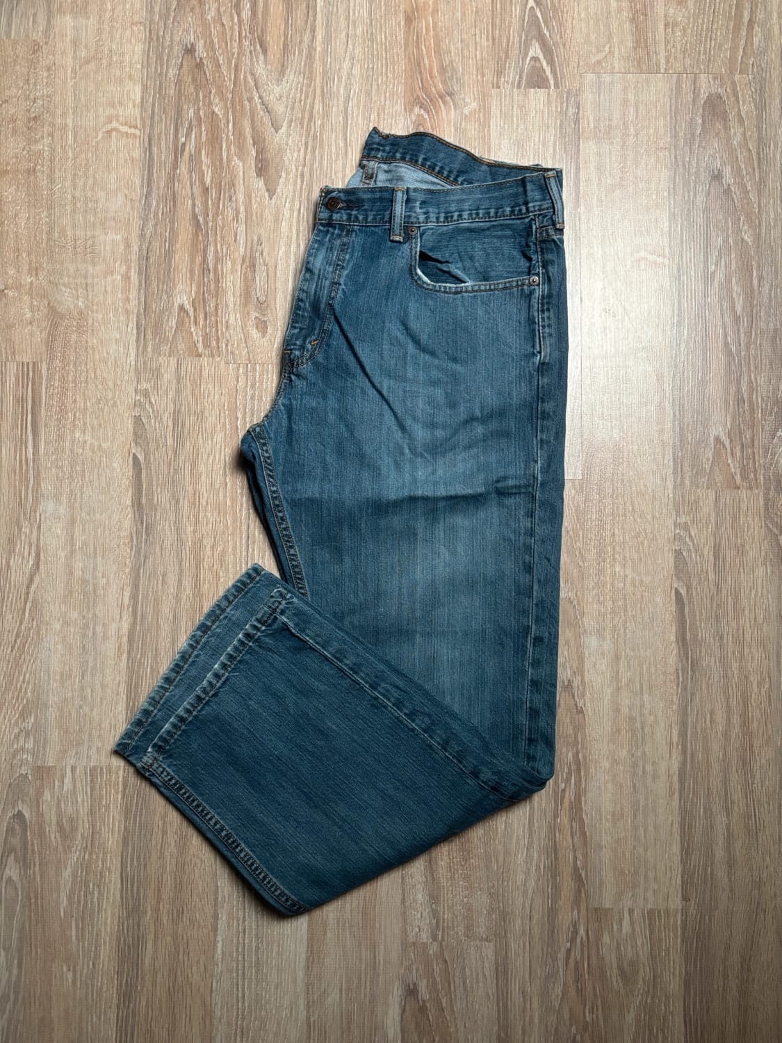 đź›’Jean Levi's 559 W26 L30đź›’