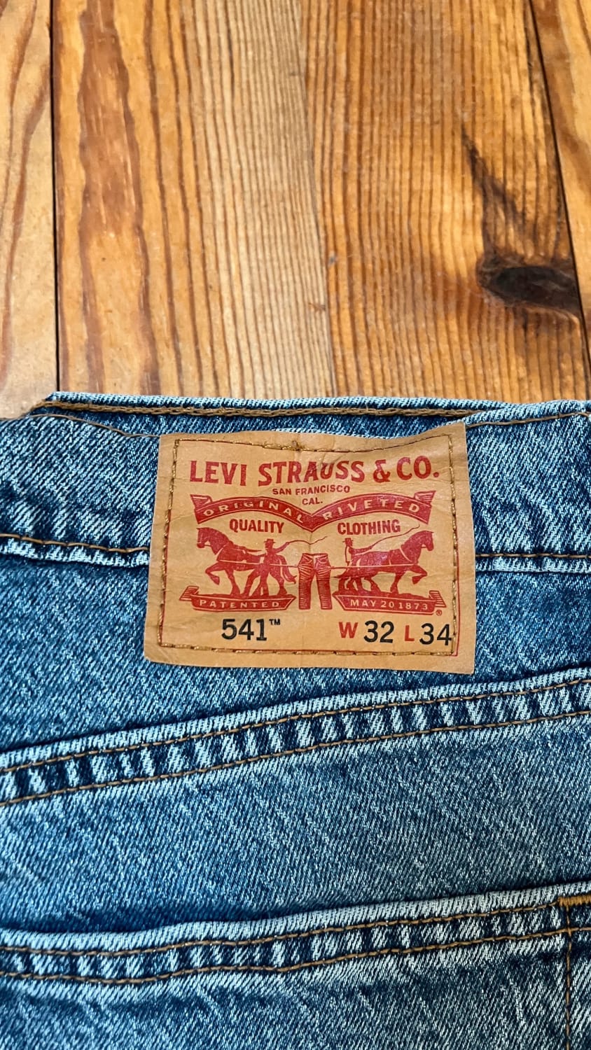 đź›’Jean Levi's 541 W32 L34đź›’