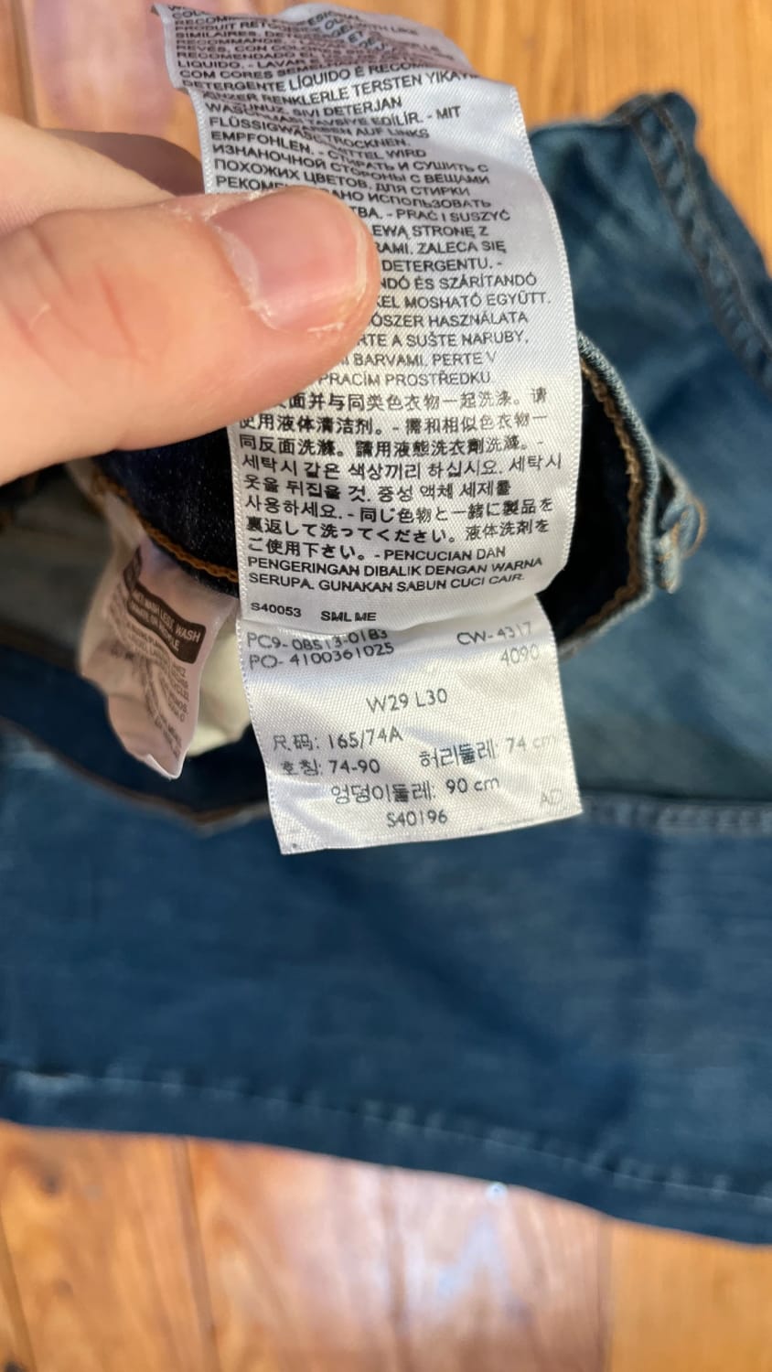đź›’Jean Levi's 513 W29 L30đź›’