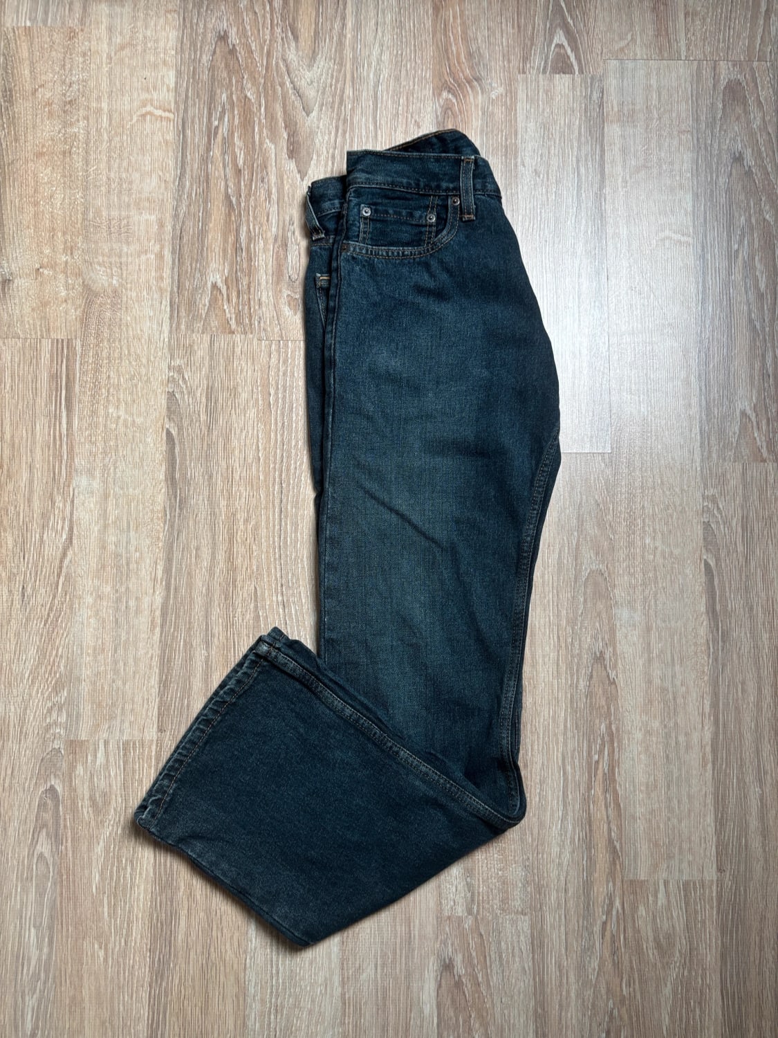 đź›’Jean Levi's W29 L32đź›’