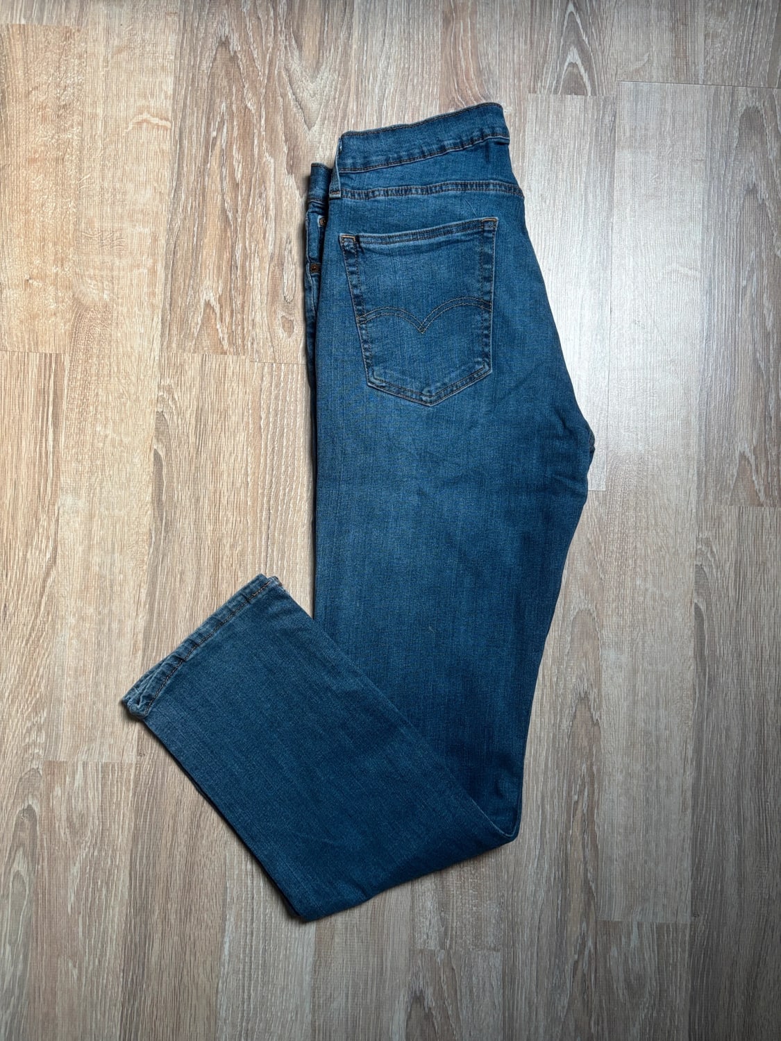 đź›’Jean Levi's W36 L32đź›’