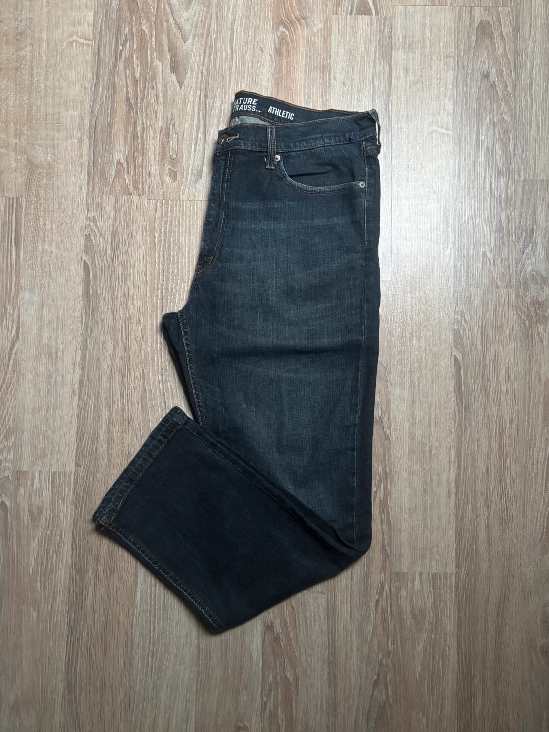 đź›’Jean Levi's W36 L30đź›’