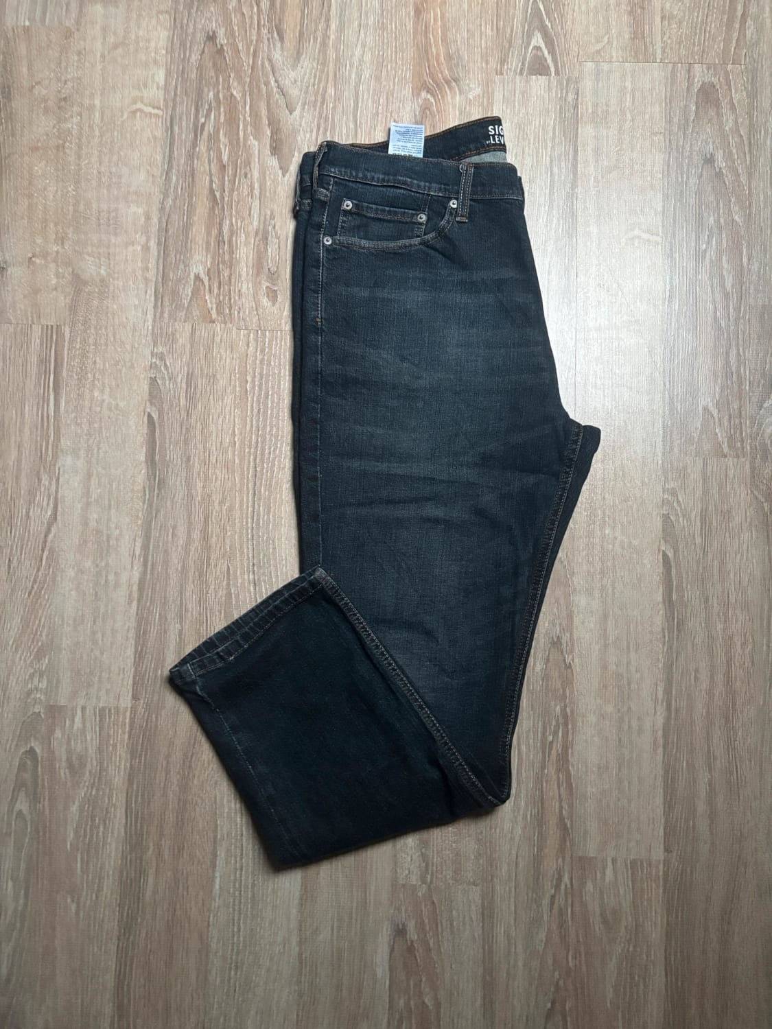 đź›’Jean Levi's W36 L30đź›’