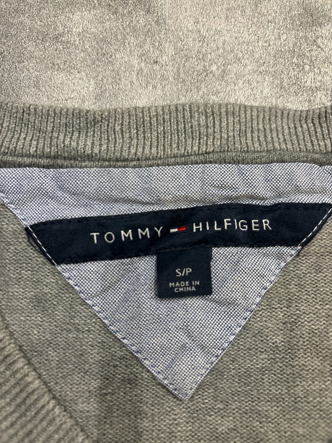 🛒Pull Tommy Hilfiger S/P Gris Chiné Col V 🛒